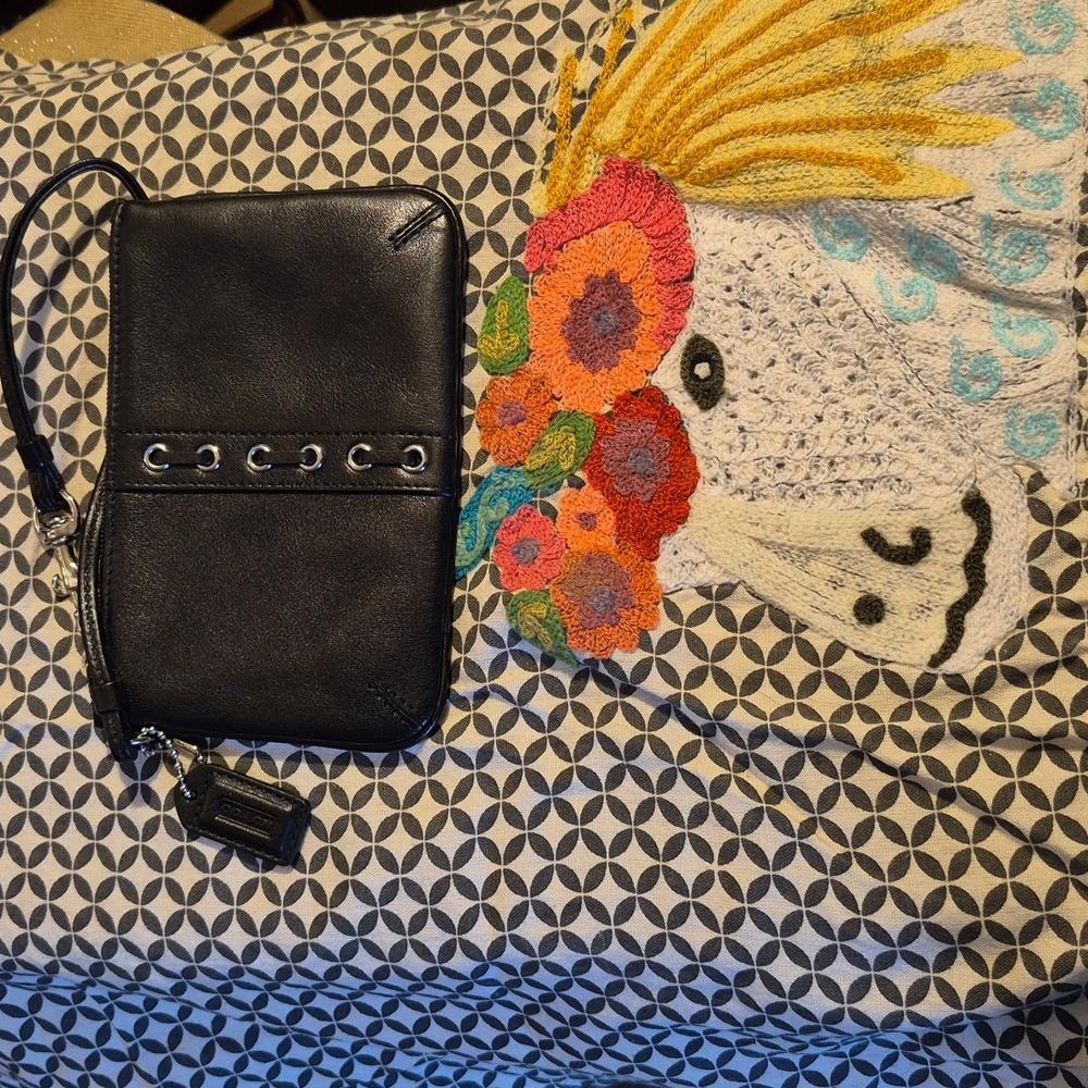 Super EUC 🖤 COACH 🖤 Black Top-Zip WRISTLET ⭐️ Glove Tanned Leather ⭐️ Grommets